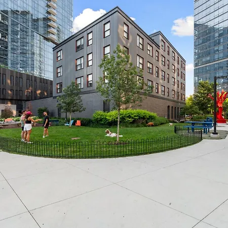 2Br City Escape Bright Sleek Spacious