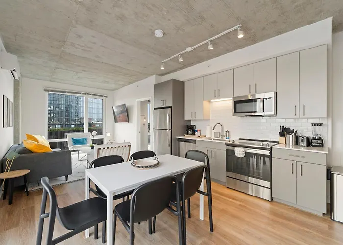 2br Escape Bright Sleek Spacious Chicago