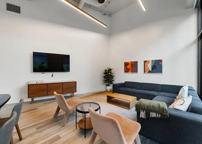 Hotel 2br Escape Bright Sleek Spacious Chicago