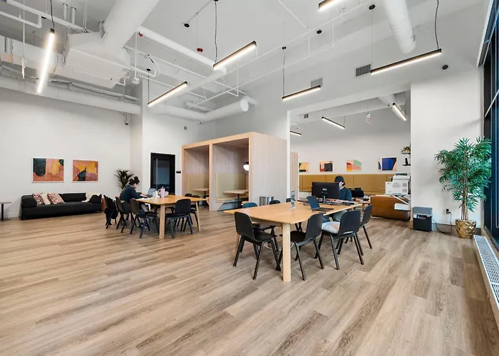 2br Escape Bright Sleek Spacious Chicago