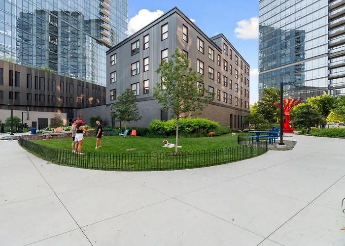 2br Escape Bright Sleek Spacious