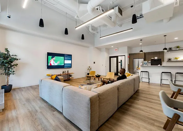 2br Escape Bright Sleek Spacious Hotel
