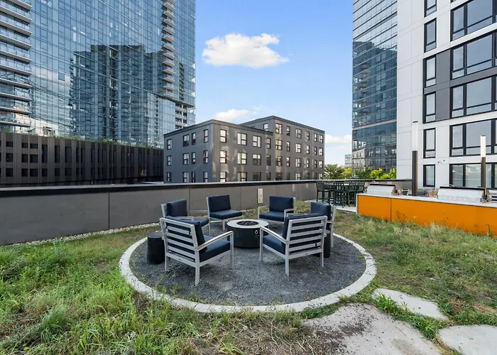2br Escape Bright Sleek Spacious